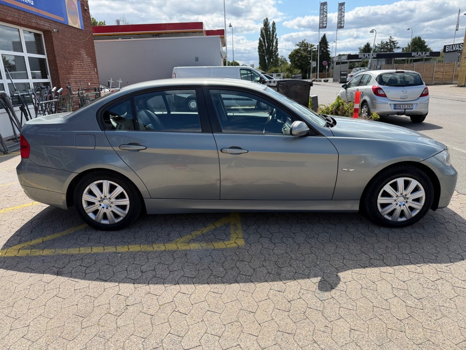 BMW 320i 2,0  4d