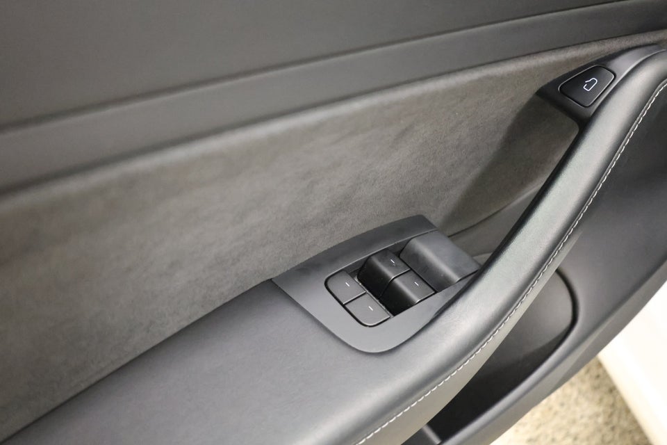 Tesla Model 3 Performance AWD 4d
