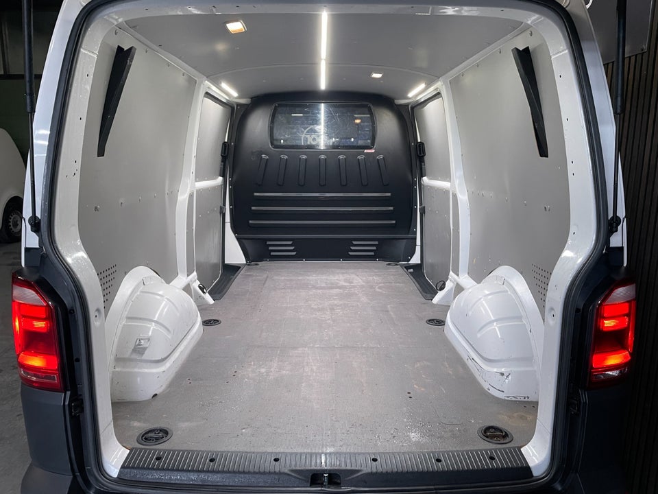 VW Transporter 2,0 TDi 150 Kassevogn DSG lang