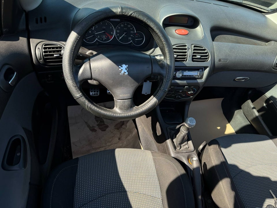 Peugeot 206 1,6 16V CC 2d