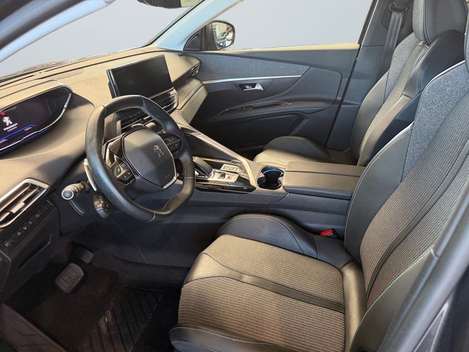 Peugeot 3008 1,6 Hybrid4 Allure Pack Limited EAT8 5d