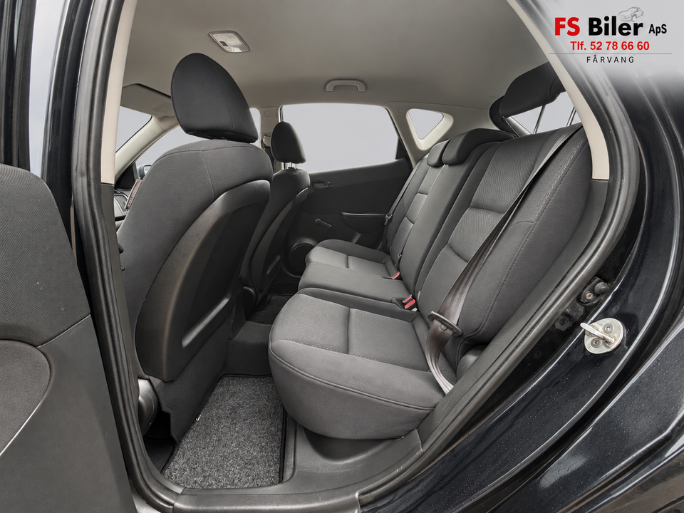 Hyundai i30 1,6 CRDi 90 Classic 5d