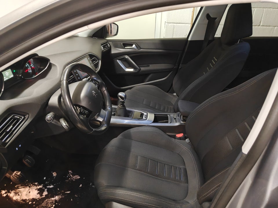 Peugeot 308 1,2 e-THP 130 Active SW 5d