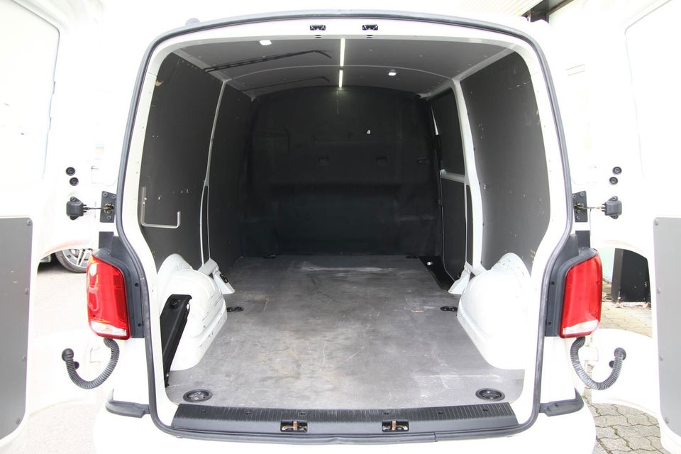 VW Transporter 2,0 TDi 199 Kassevogn DSG lang