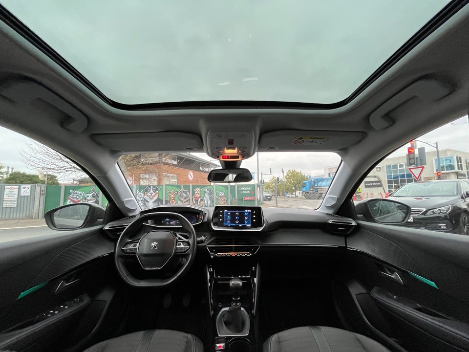 Peugeot 208 1,2 PureTech 100 Allure Sky 5d