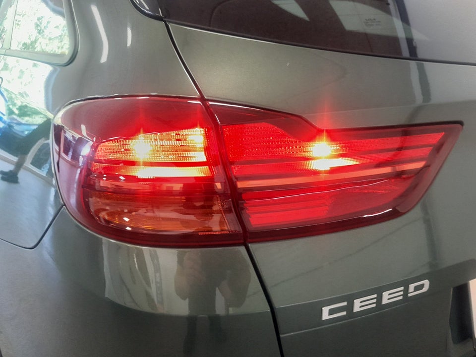 Kia Ceed 1,0 T-GDi Prestige SW DCT 5d