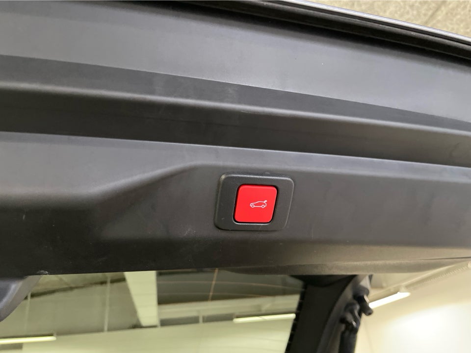 Peugeot e-3008 77 GT Pack 5d