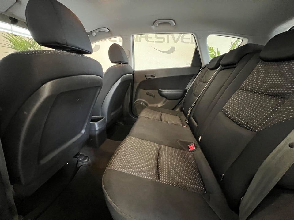 Hyundai i30 1,6 CVVT Comfort CW 5d