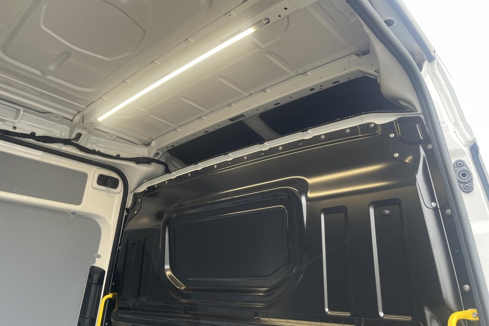 VW Crafter 35 2,0 TDi 177 Kassevogn L3H3 aut.