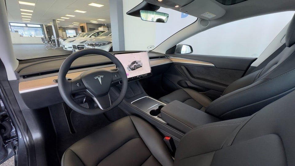 Tesla Model 3 Long Range AWD 4d