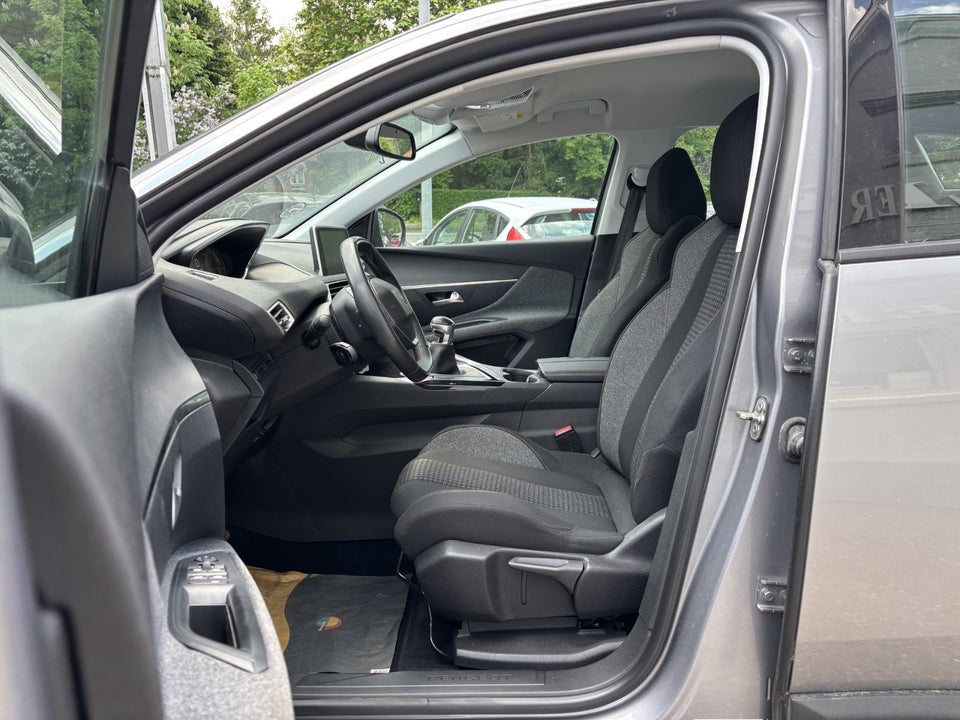Peugeot 3008 1,2 e-THP 130 Active 5d