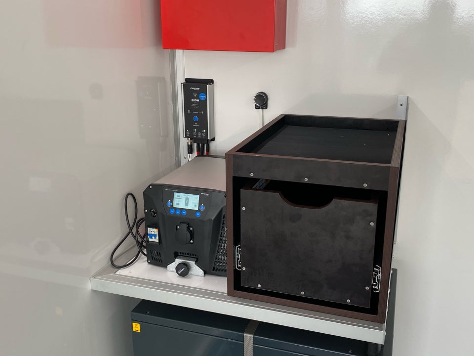 Iveco Daily 3,0 35S18 4100mm Box m/lift AG8