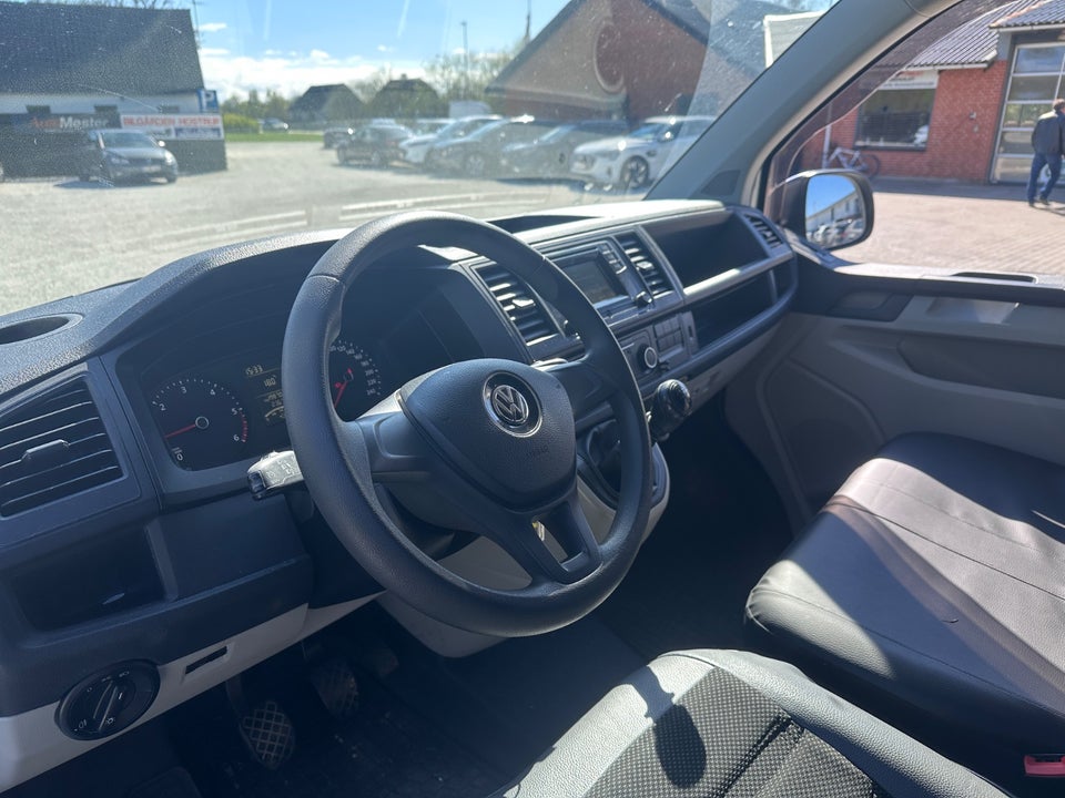 VW Transporter 2,0 TDi 102 Kassevogn lang