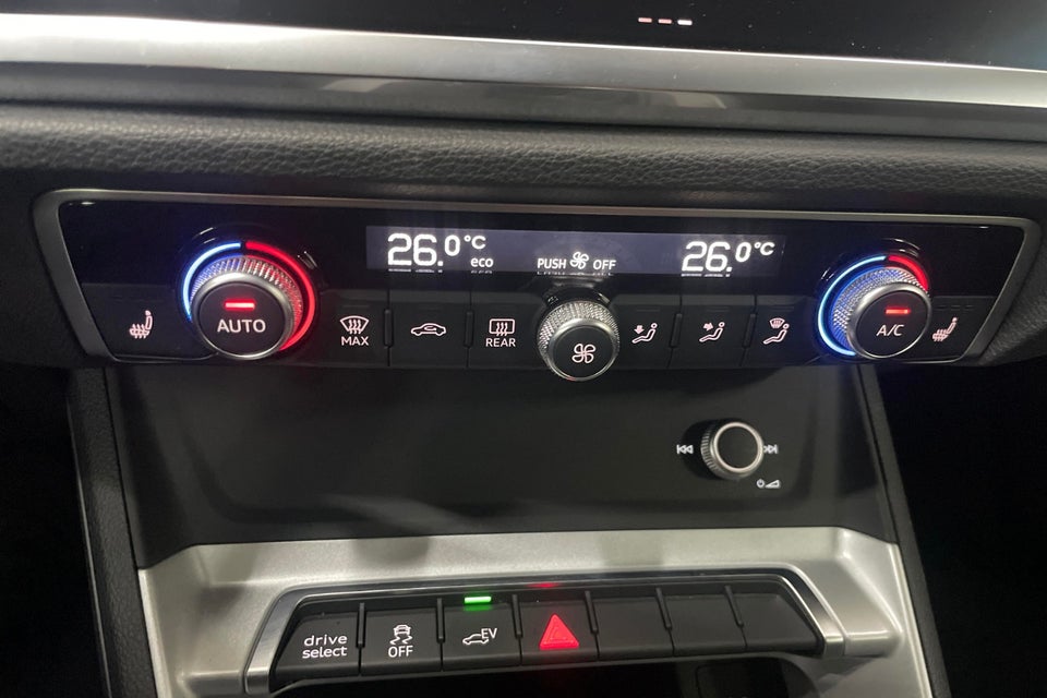 Audi Q3 45 TFSi e Attitude plus S-tr. 5d