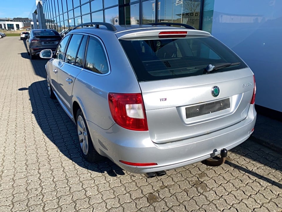 Skoda Superb 2,0 TDi 140 Ambition Combi 5d