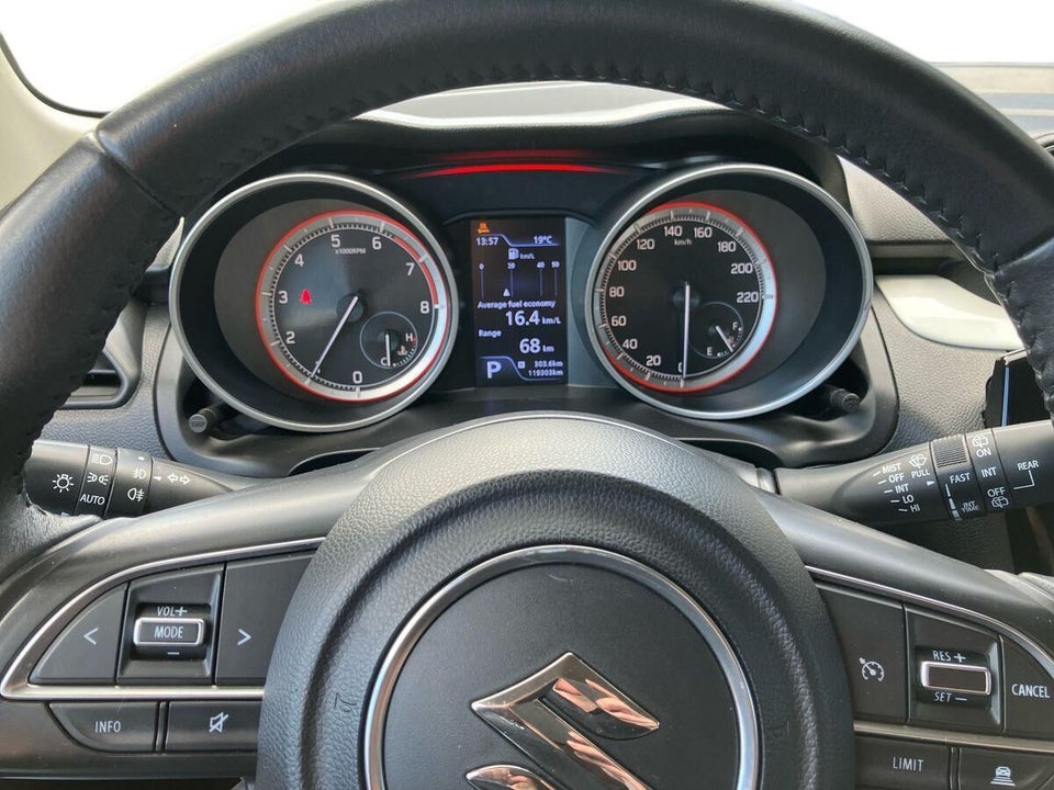 Suzuki Swift 1,2 Dualjet Exclusive CVT 5d