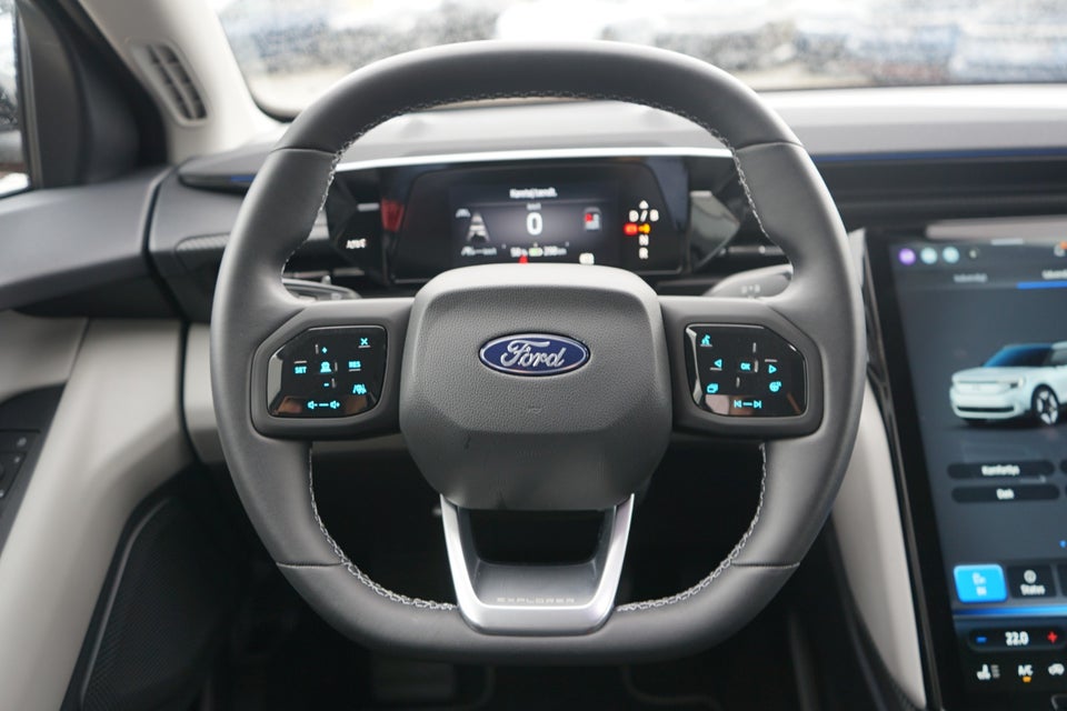 Ford Explorer 77 Premium Extended Range 5d