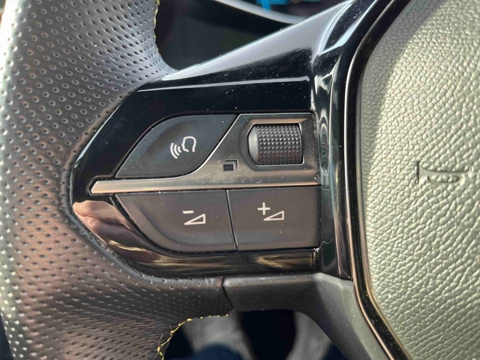 Peugeot e-208 50 GT Pack 5d