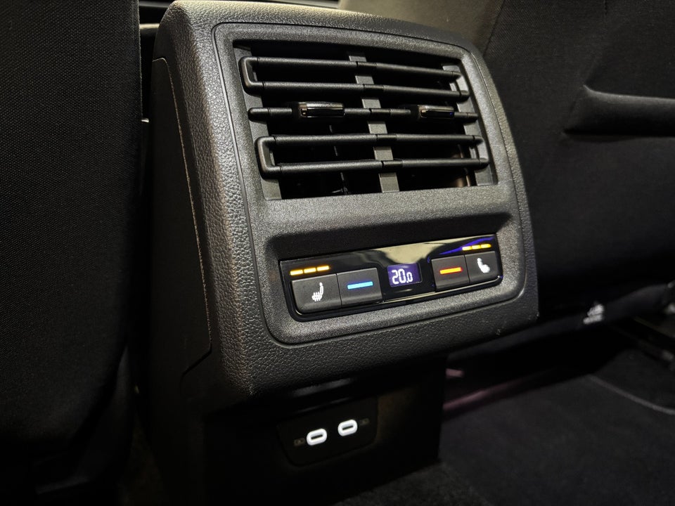 VW Golf VIII 1,5 eTSi 150 1st Edition DSG 5d