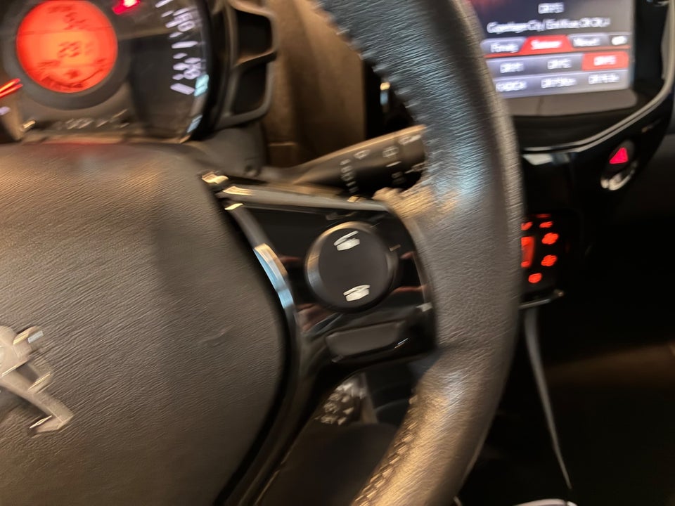 Peugeot 108 1,0 e-VTi 72 Infinity 5d