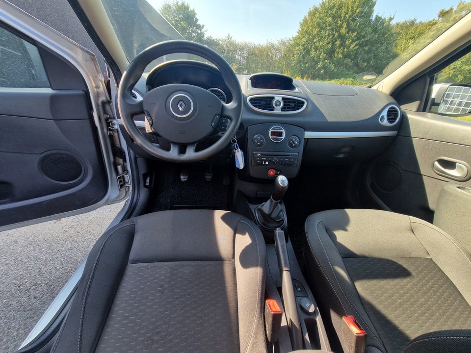 Renault Clio III 1,5 dCi 68 Authentique 5d