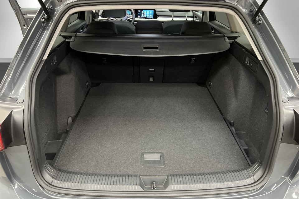 VW Golf VIII 1,5 eTSi 130 Life Variant DSG 5d