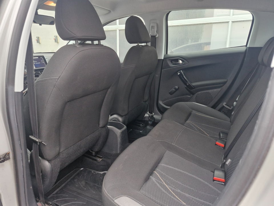 Peugeot 208 1,2 VTi Active 5d