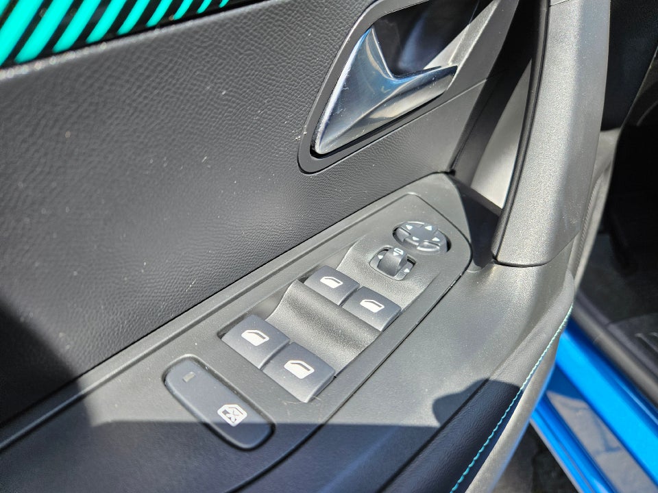 Peugeot 2008 1,2 PureTech 130 Vision Sport EAT8 5d
