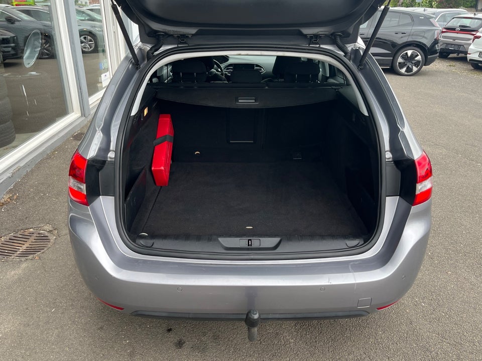 Peugeot 308 1,6 BlueHDi 120 Style SW 5d