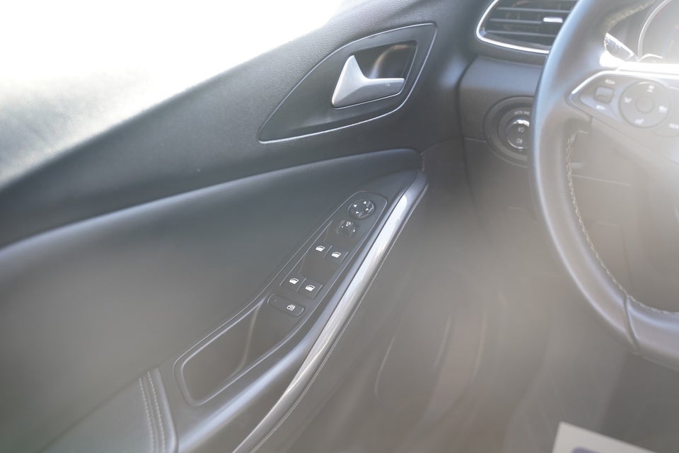 Opel Grandland X 1,6 Hybrid Ultimate aut. 5d