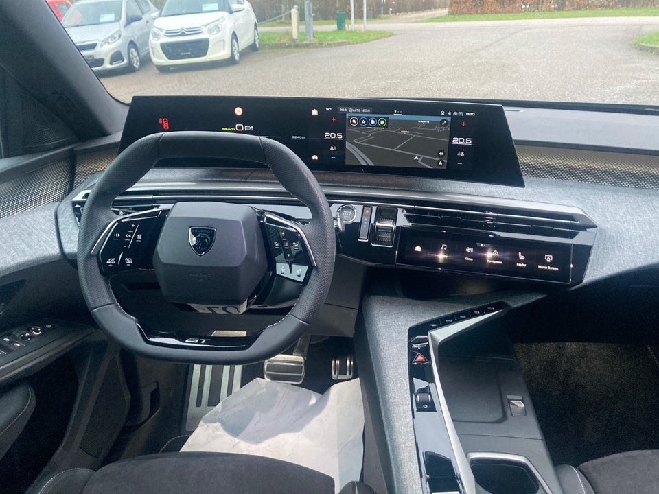 Peugeot e-3008 77 GT Pack 5d