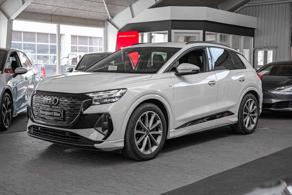 Audi Q4 e-tron 45 S-line quattro 5d