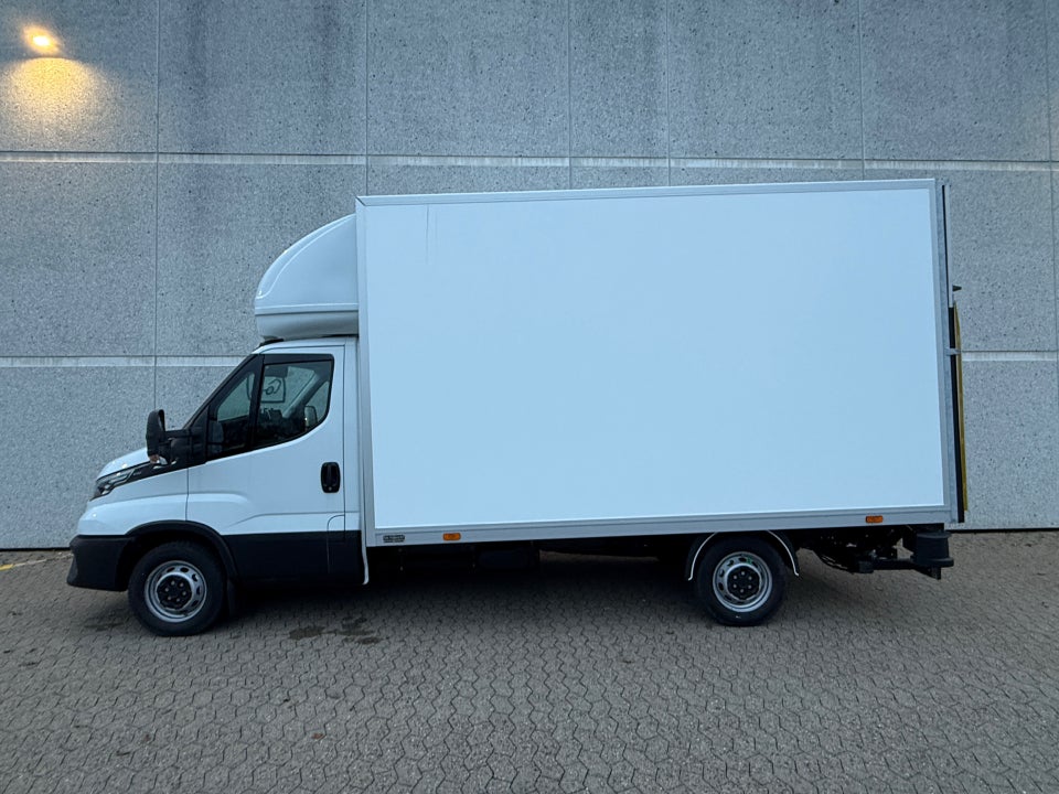 Iveco Daily 3,0 35S18 4100mm Box m/lift AG8
