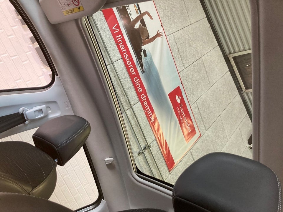 Peugeot 2008 1,2 e-THP 110 Allure Sky 5d