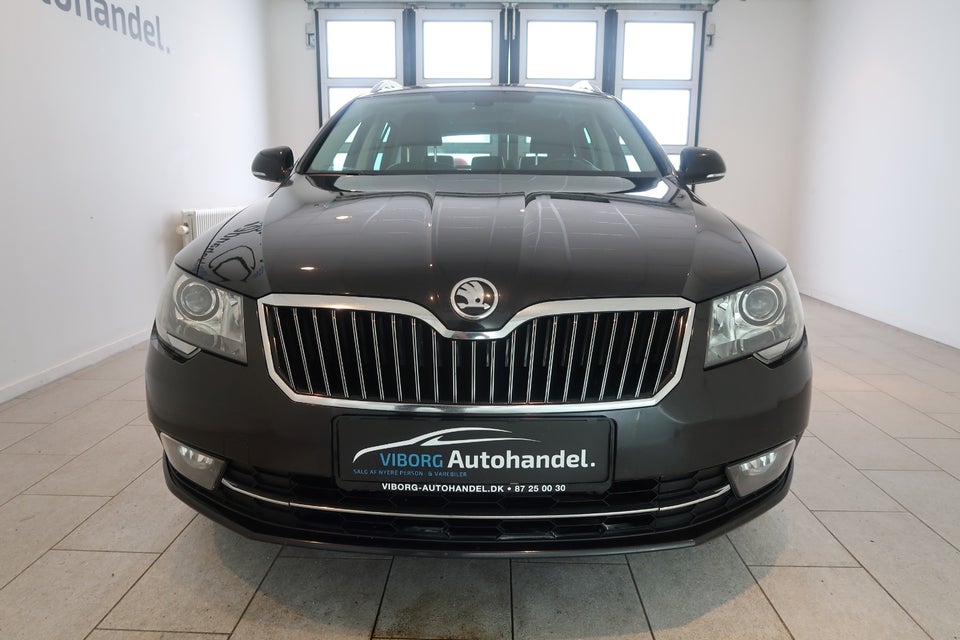 Skoda Superb 2,0 TDi 170 Elegance Combi 5d