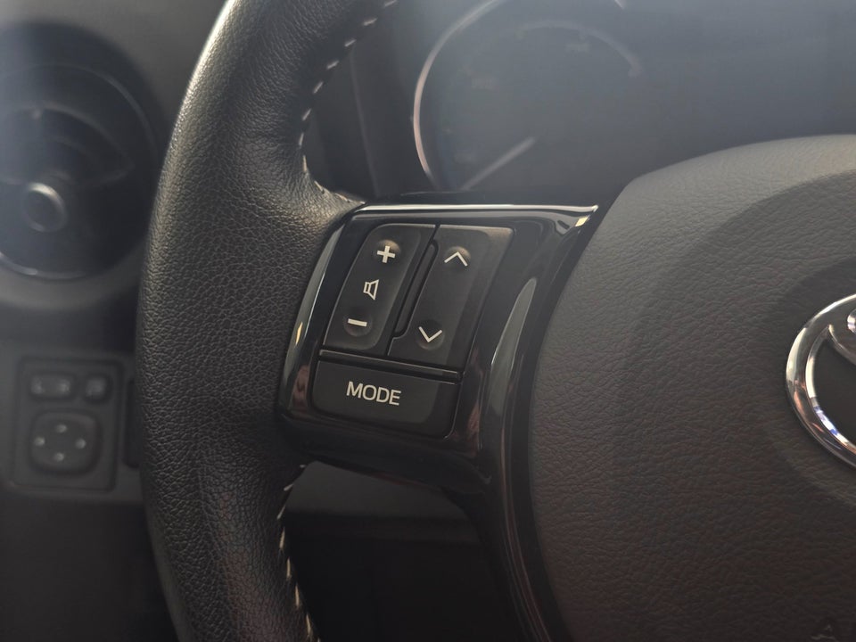 Toyota Yaris 1,5 Hybrid H3 Limited Smart e-CVT 5d