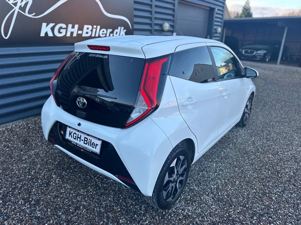 Toyota Aygo 1,0 VVT-i x-press x-shift 5d