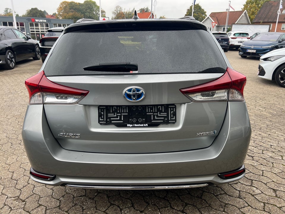 Toyota Auris 1,8 Hybrid H2 Selected Touring Sports CVT 5d