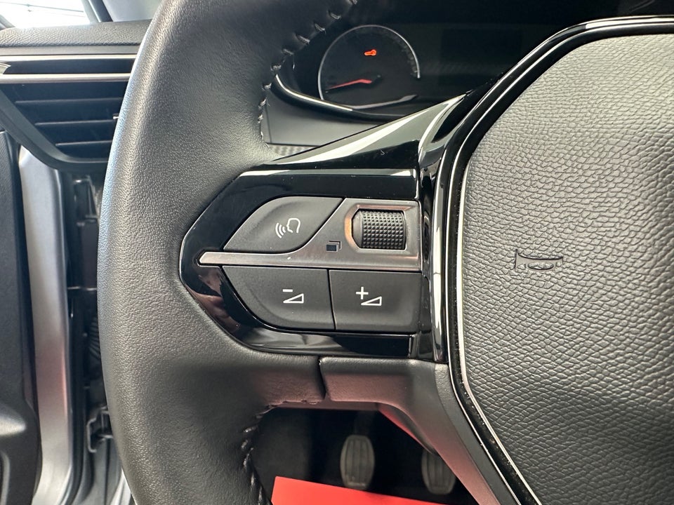 Peugeot 208 1,2 PureTech 100 Allure 5d