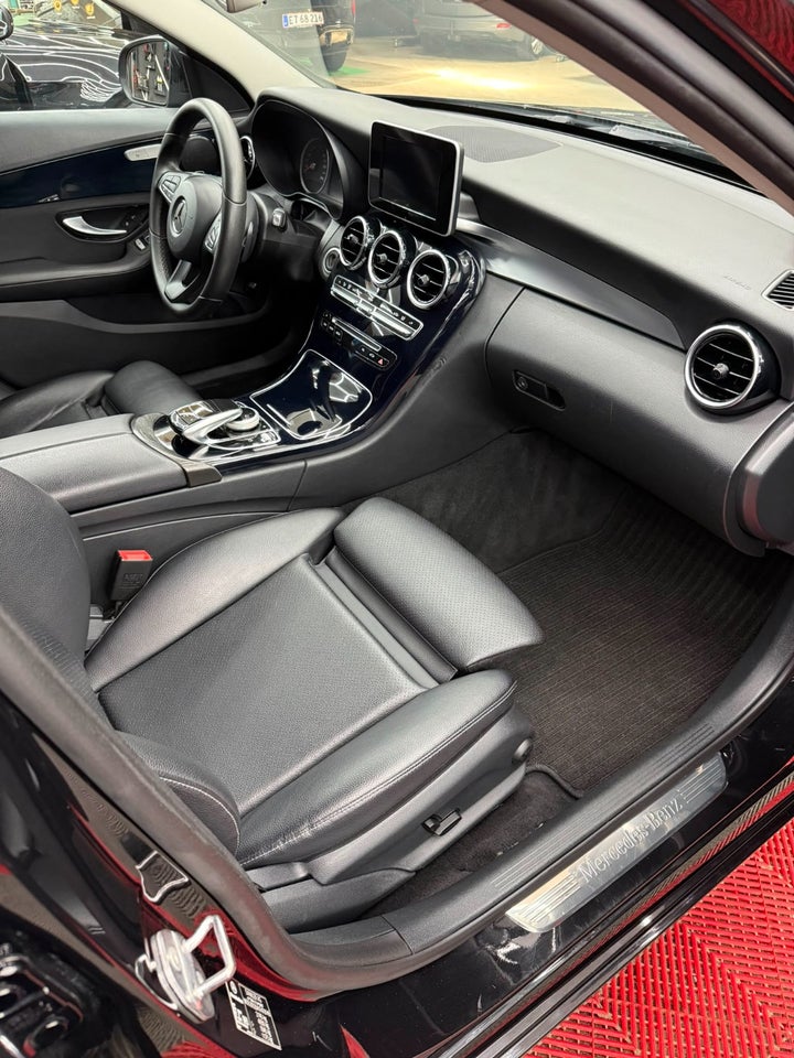 Mercedes C220 d 2,2 AMG Line stc. aut. 5d