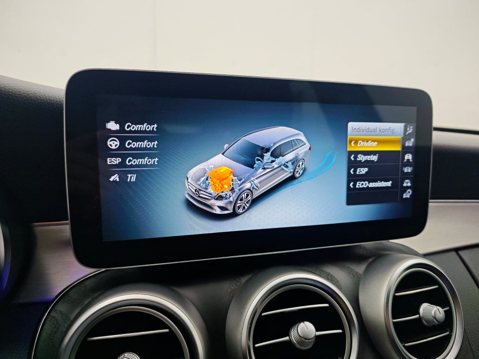 Mercedes C300 de 2,0 AMG Line stc. aut. 5d