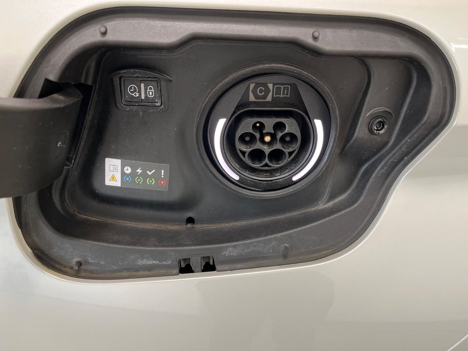 Peugeot 308 1,6 Hybrid First Selection+ EAT8 5d