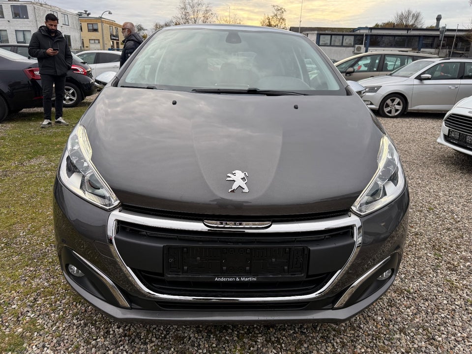 Peugeot 208 1,2 PureTech 82 Signature Sky 5d