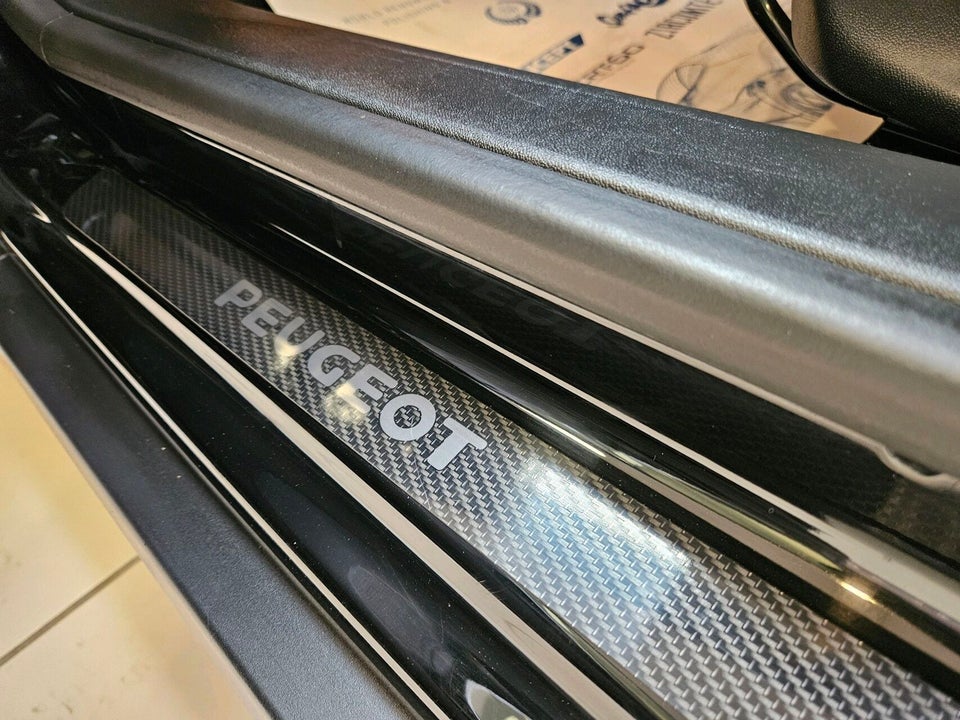 Peugeot 2008 1,5 BlueHDi 100 Prestige Sky 5d