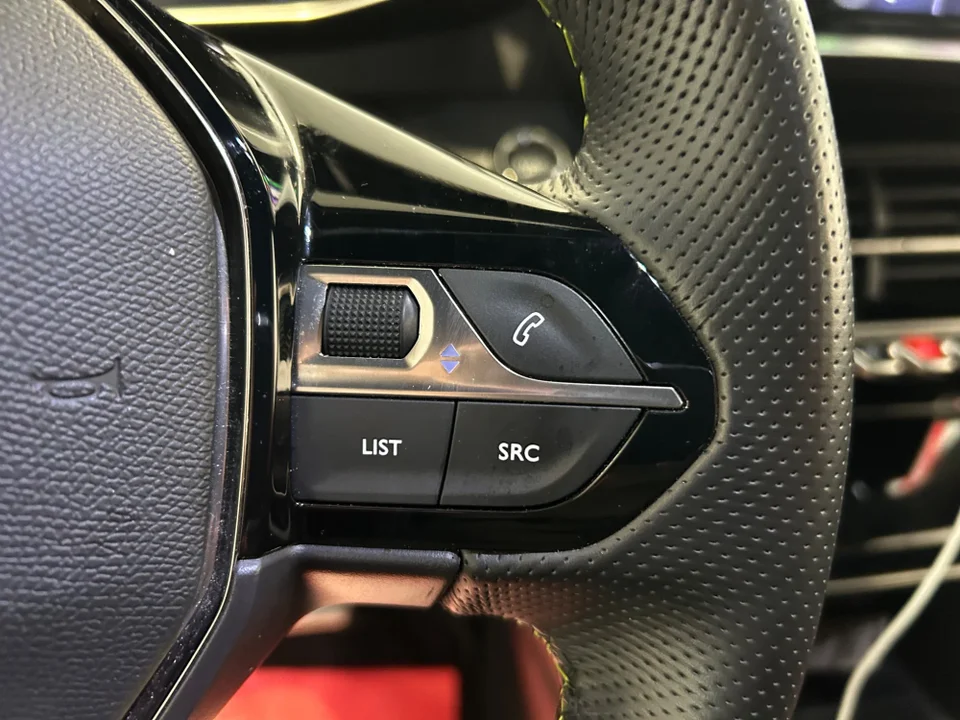 Peugeot e-208 50 GT 5d