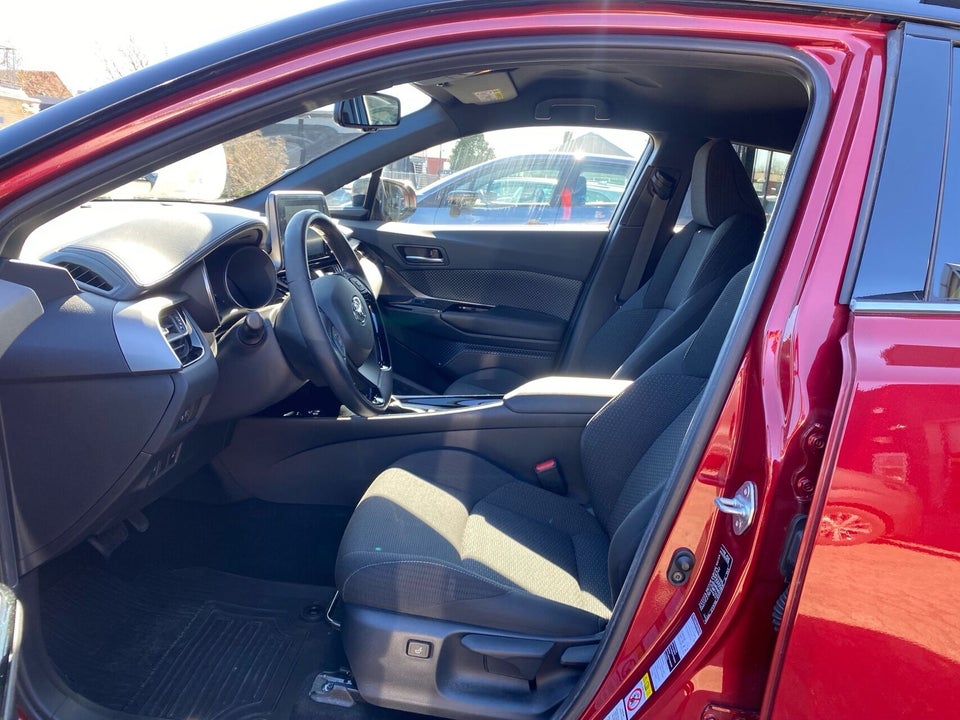 Toyota C-HR 1,8 Hybrid C-LUB CVT 5d