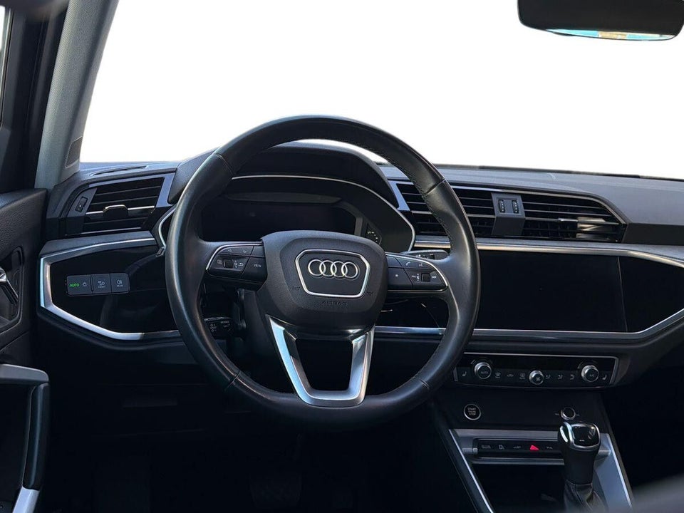 Audi Q3 45 TFSi e Attitude plus S-tr. 5d