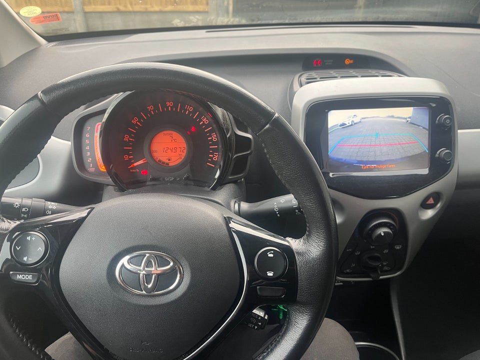 Toyota Aygo 1,0 VVT-i x-play 5d