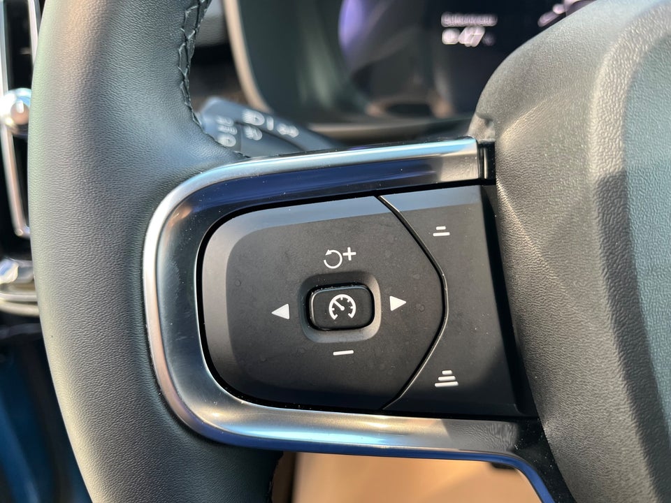 Volvo EX40 Twin Performance Plus 5d