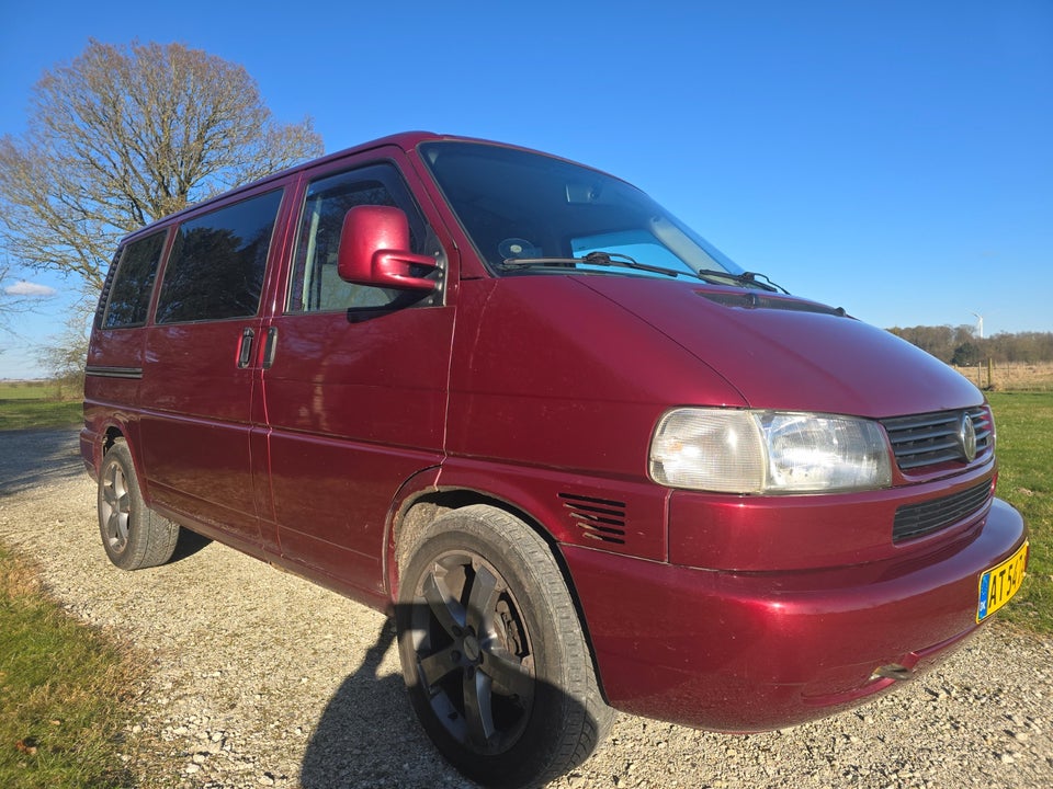 VW Transporter 2,5 TDi Kassevogn 4d